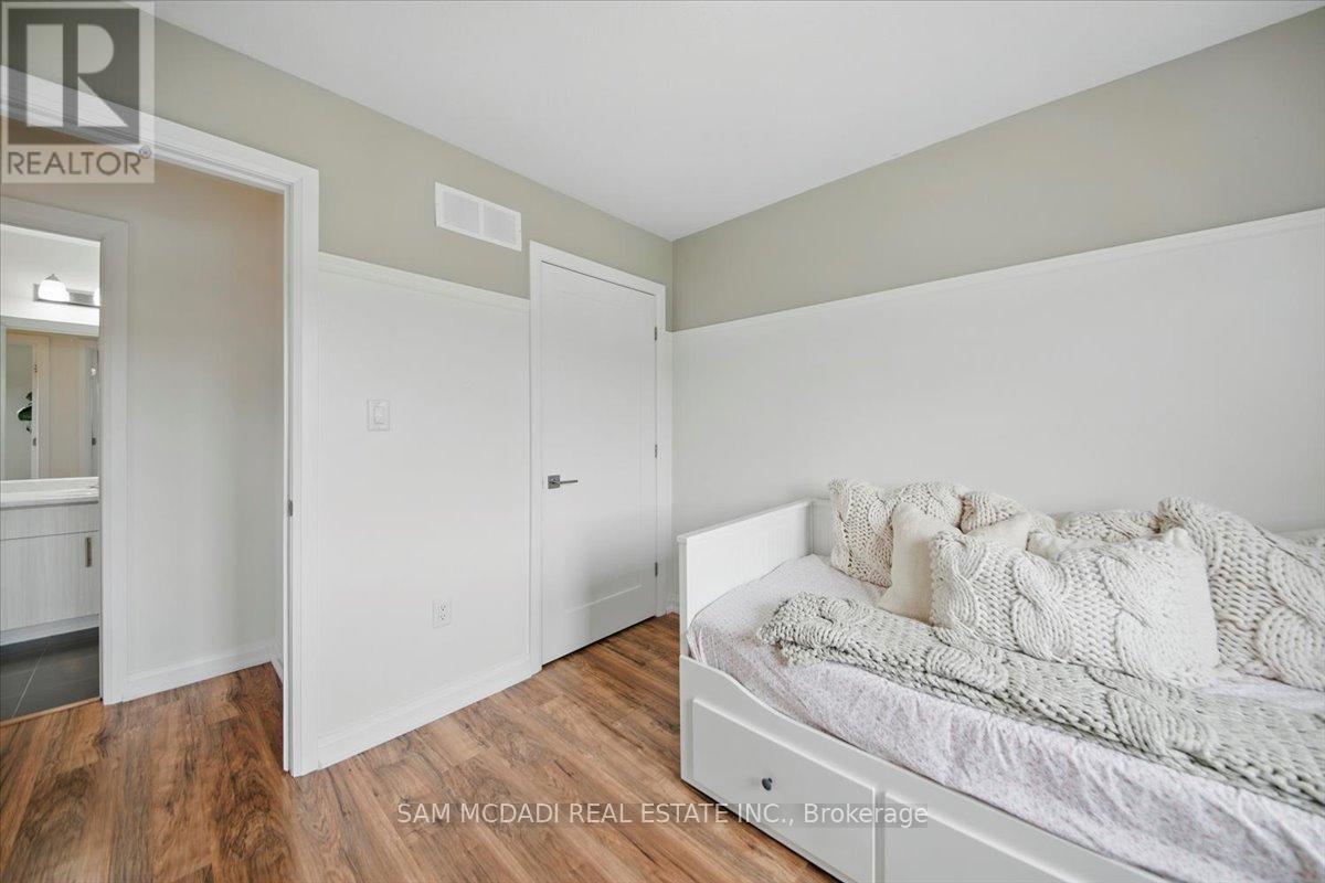 Photo 18 of 4 Rouley Lane, Hamilton ON