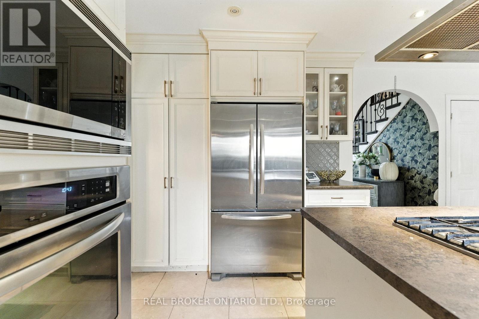 Photo 12 of 267 Memorial Drive, Brantford ON