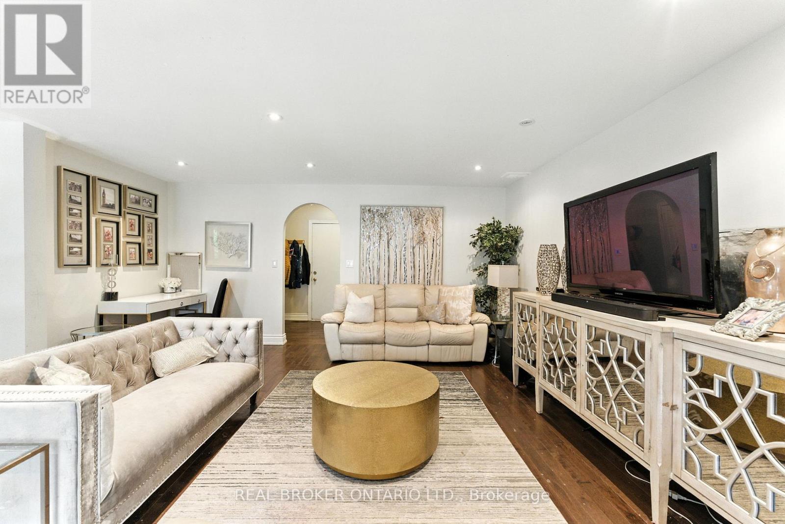 Photo 17 of 267 Memorial Drive, Brantford ON