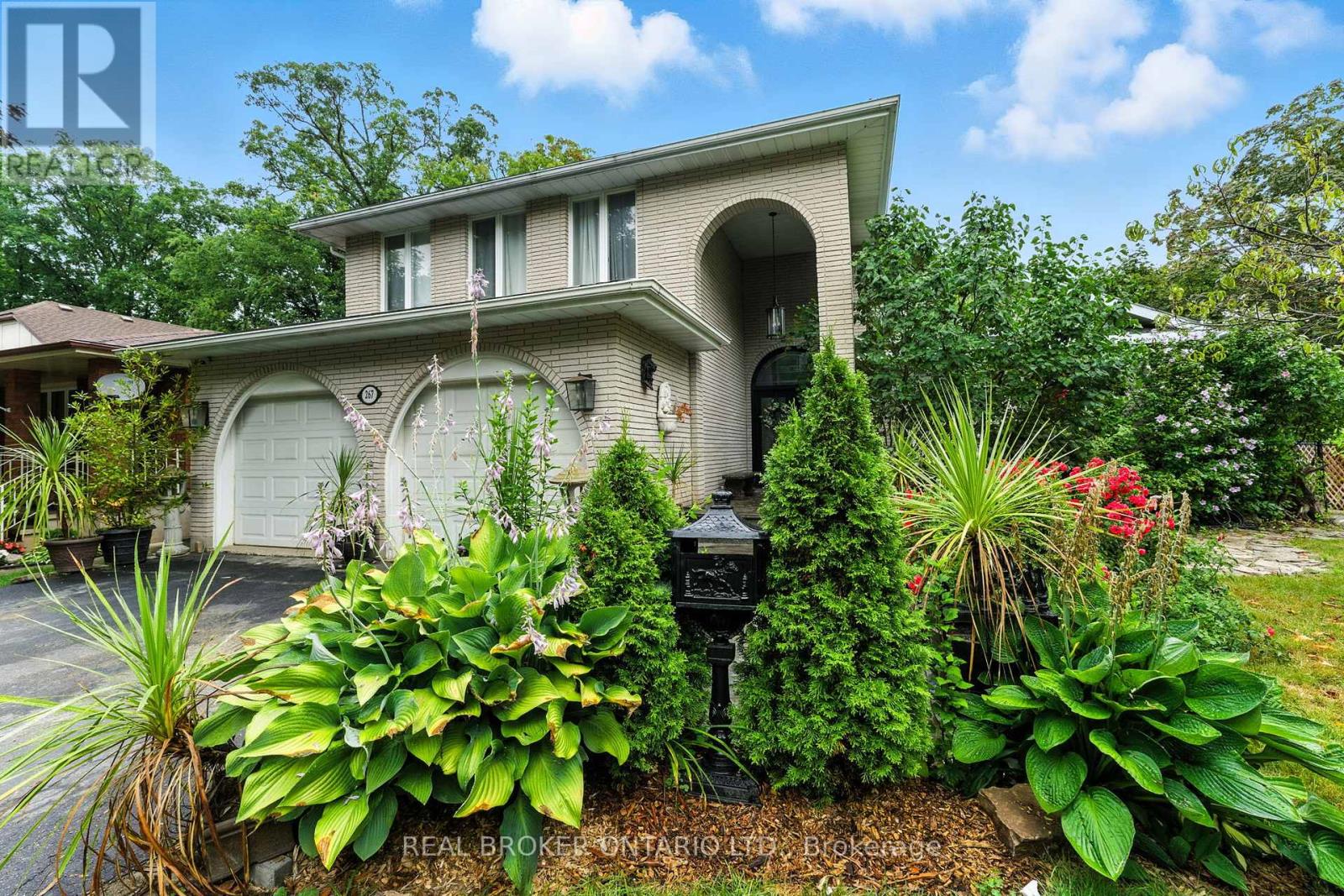 Photo 2 of 267 Memorial Drive, Brantford ON