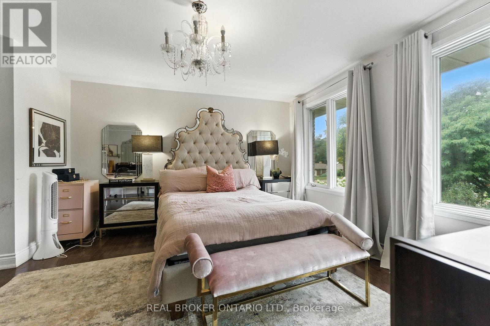 Photo 20 of 267 Memorial Drive, Brantford ON