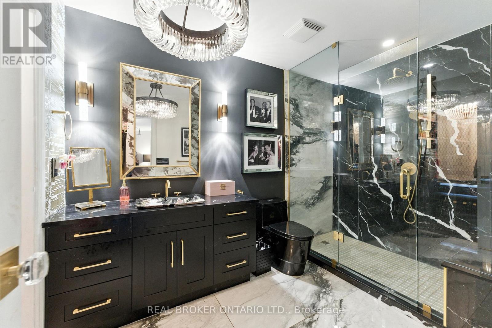 Photo 21 of 267 Memorial Drive, Brantford ON