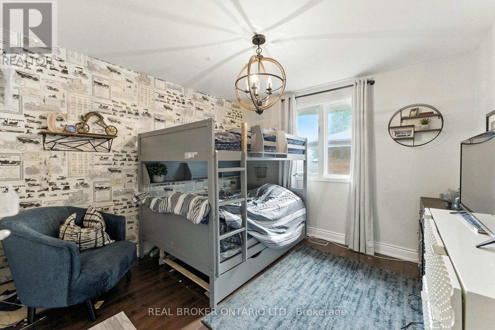 Photo 23 of 267 Memorial Drive, Brantford ON