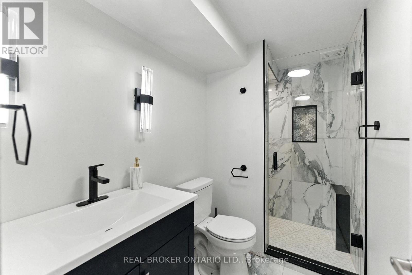 Photo 30 of 267 Memorial Drive, Brantford ON