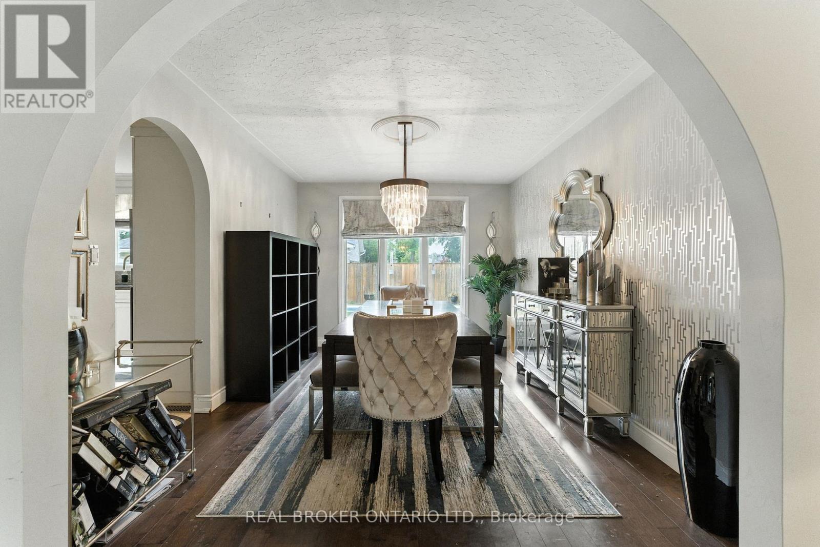 Photo 8 of 267 Memorial Drive, Brantford ON