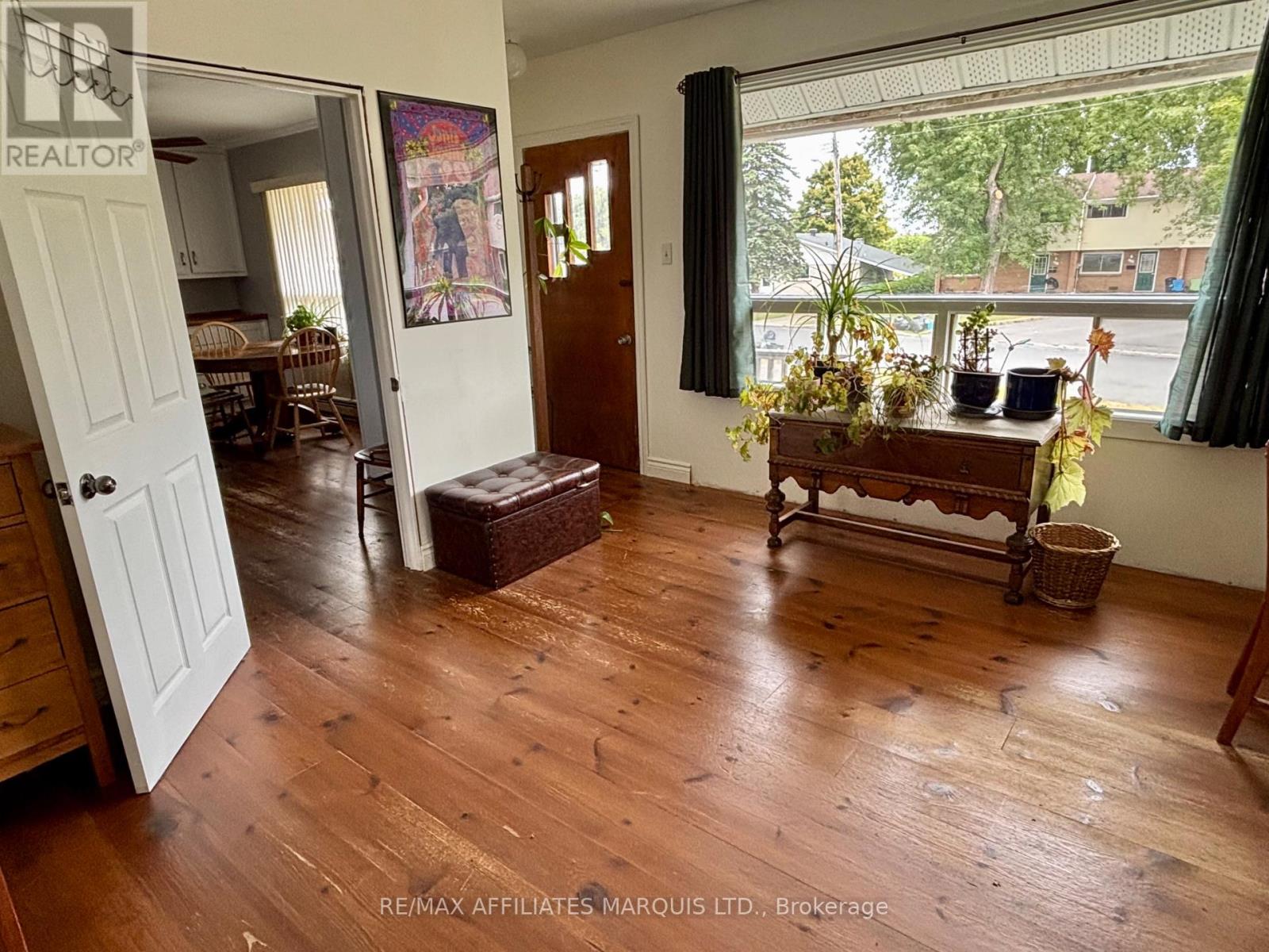 Photo 6 of 452 Dominion St Street S, North Glengarry ON