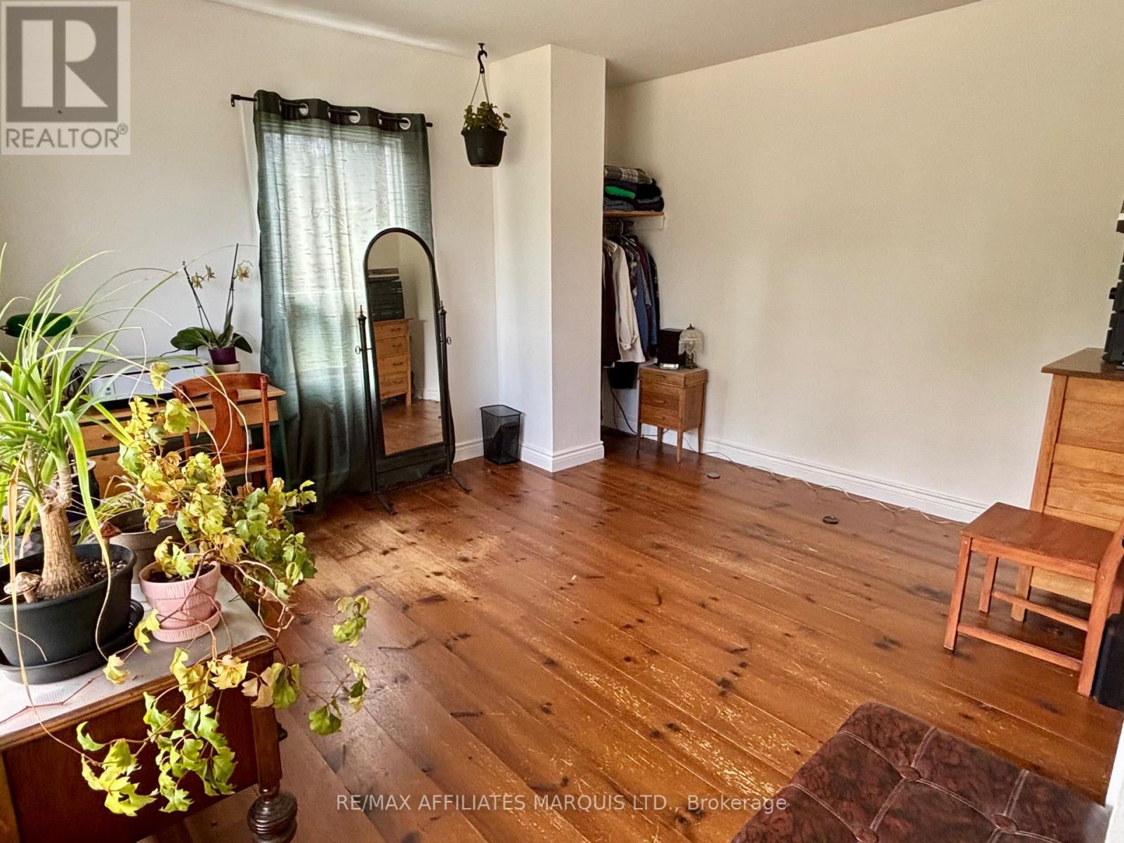 Photo 4 of 452 Dominion St Street S, North Glengarry ON