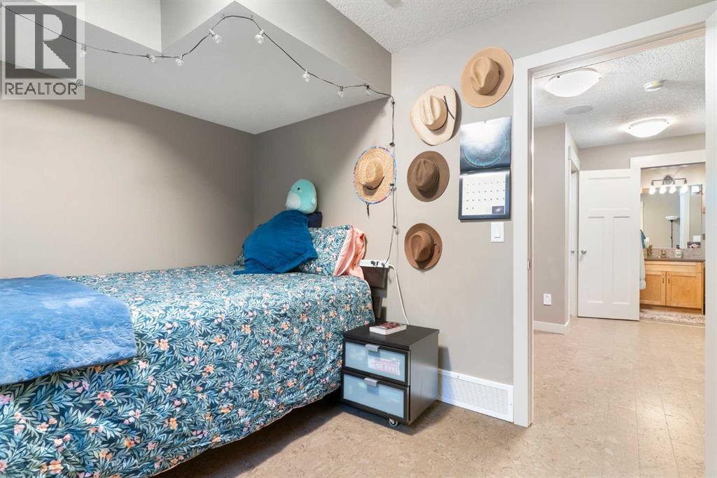 Single Family House for Sale in    Avenue NW Montgomery Calgary 
