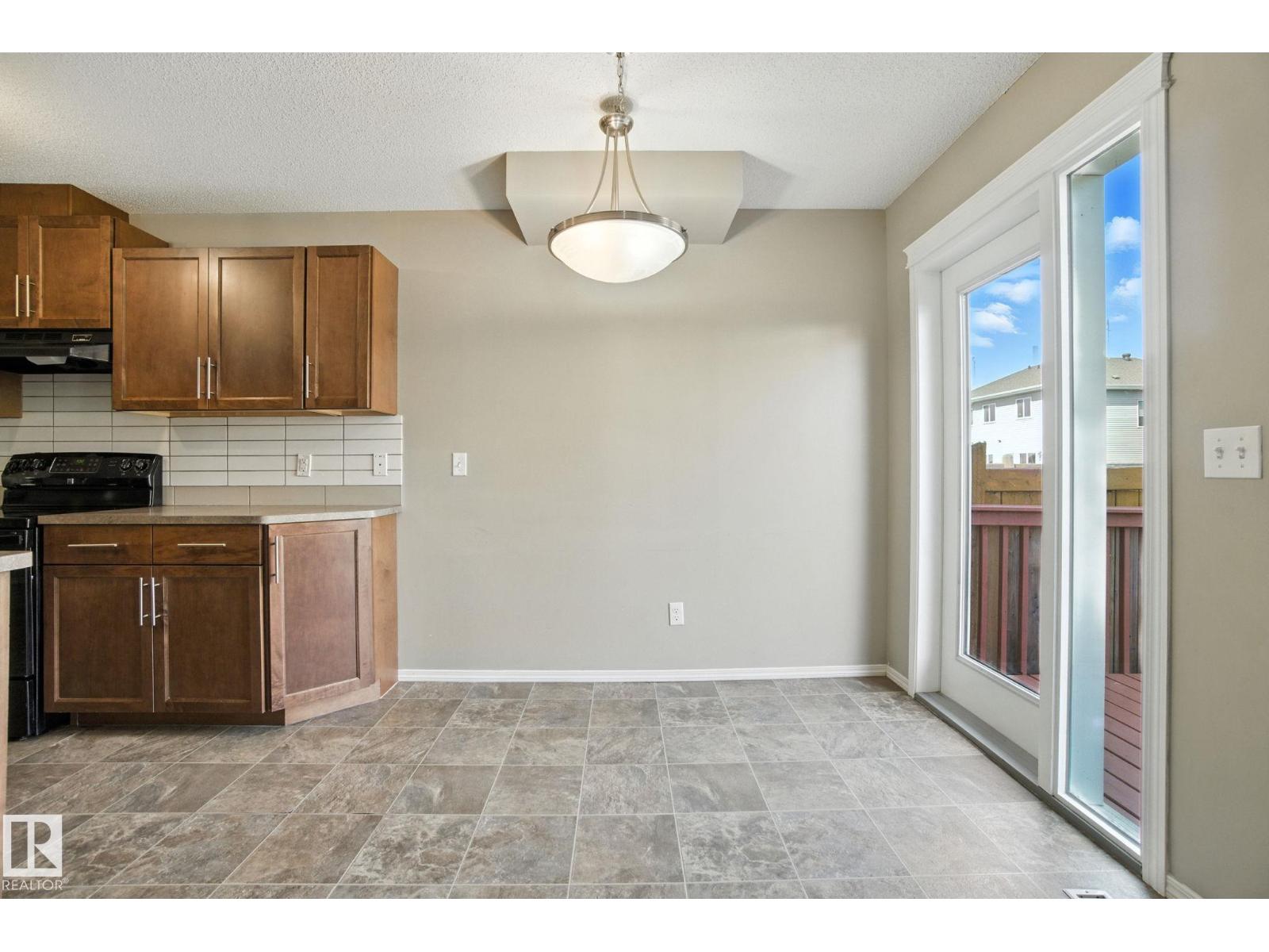 Photo 18 of 3108 16 Av Nw, Edmonton AB