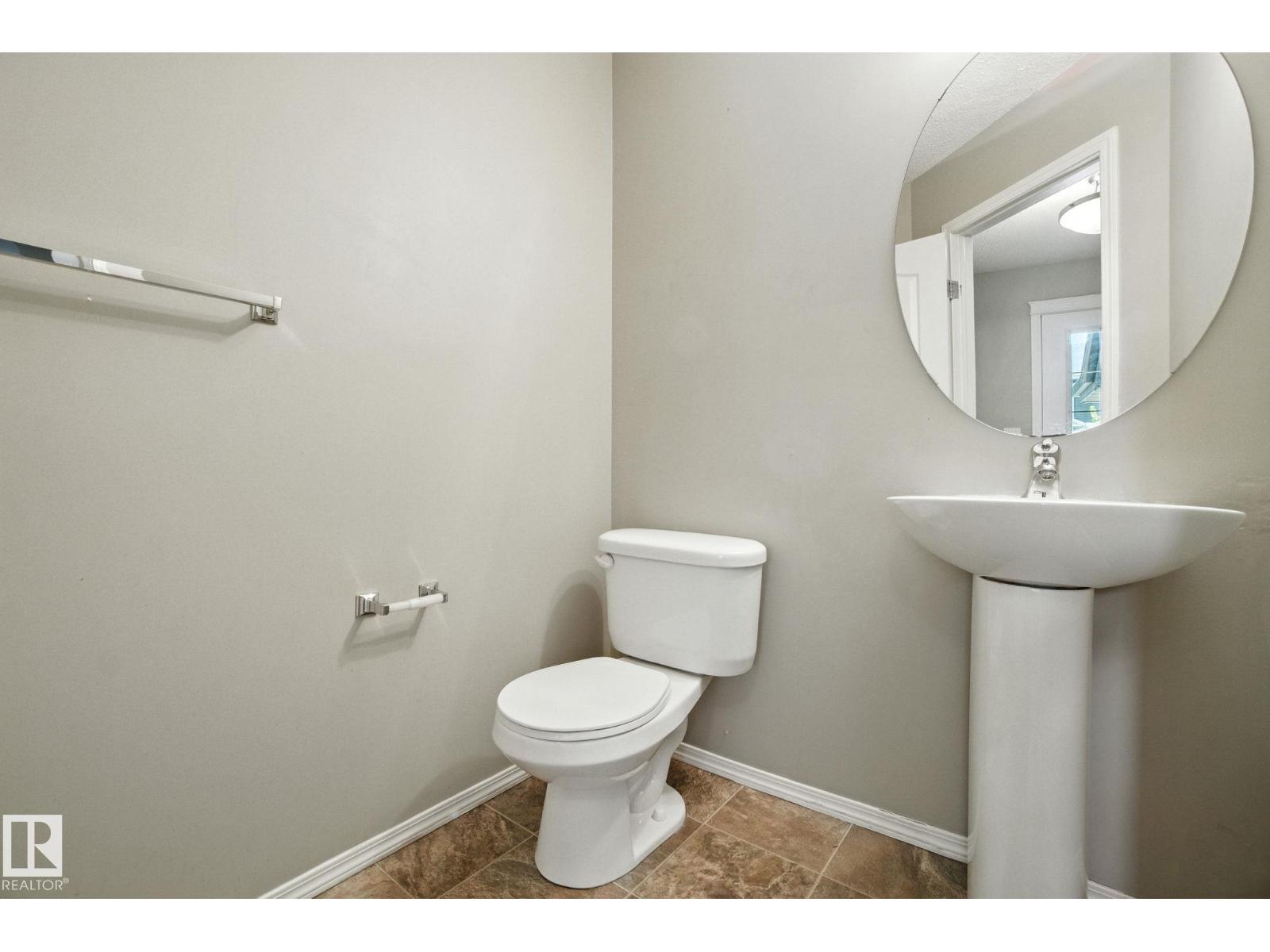 Photo 9 of 3108 16 Av Nw, Edmonton AB