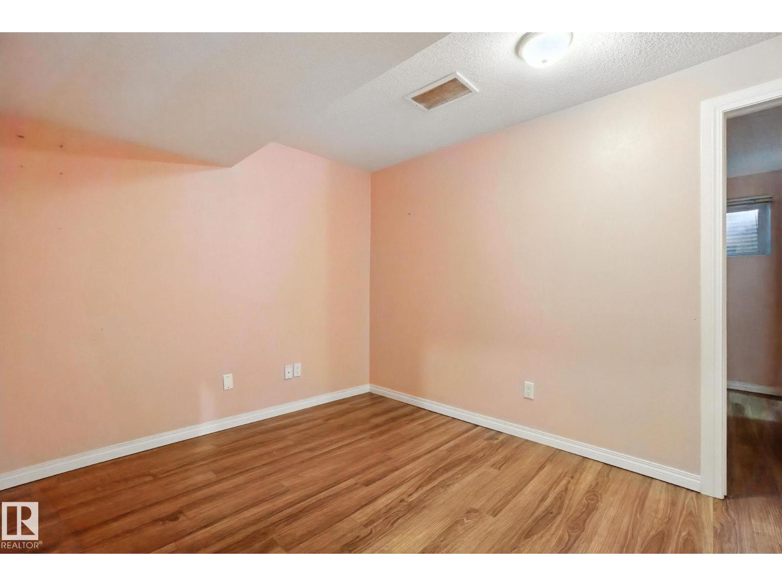 Photo 21 of 3108 16 Av Nw, Edmonton AB
