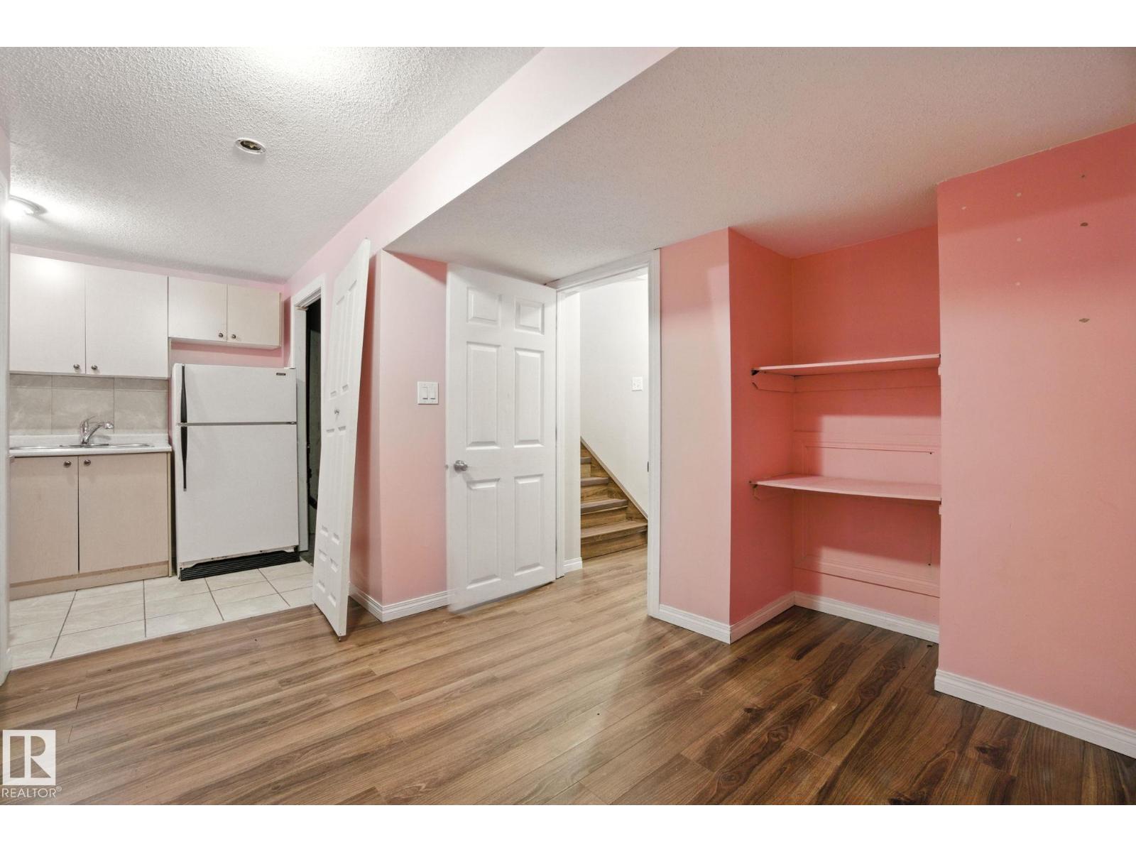 Photo 12 of 3108 16 Av Nw, Edmonton AB
