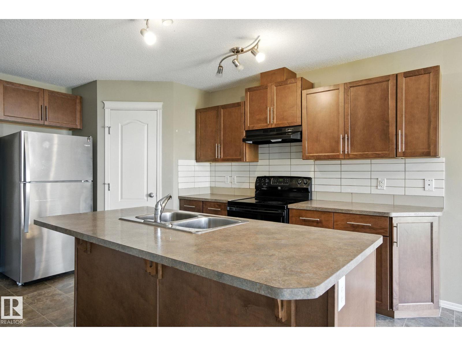 Photo 6 of 3108 16 Av Nw, Edmonton AB