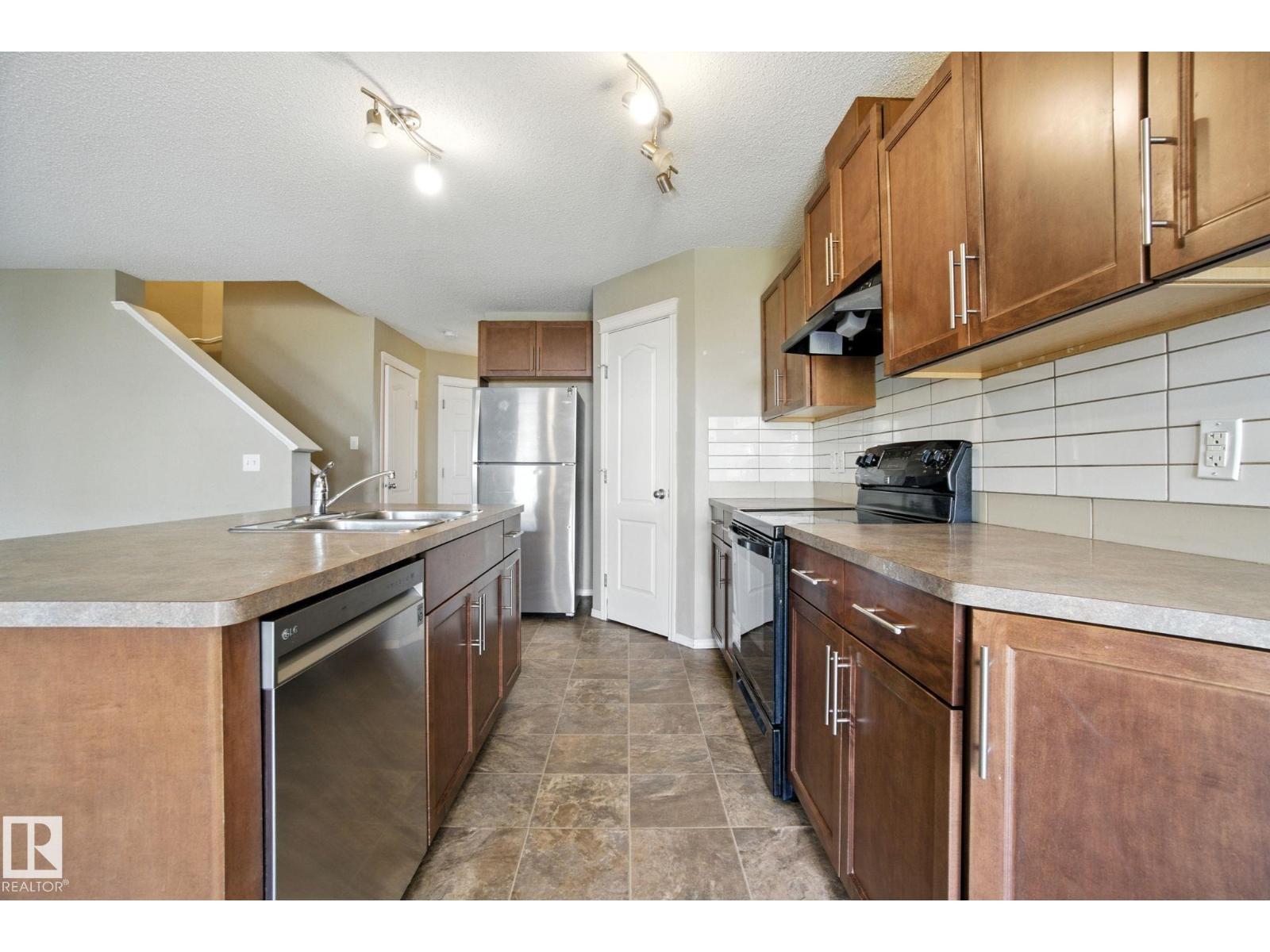 Photo 11 of 3108 16 Av Nw, Edmonton AB