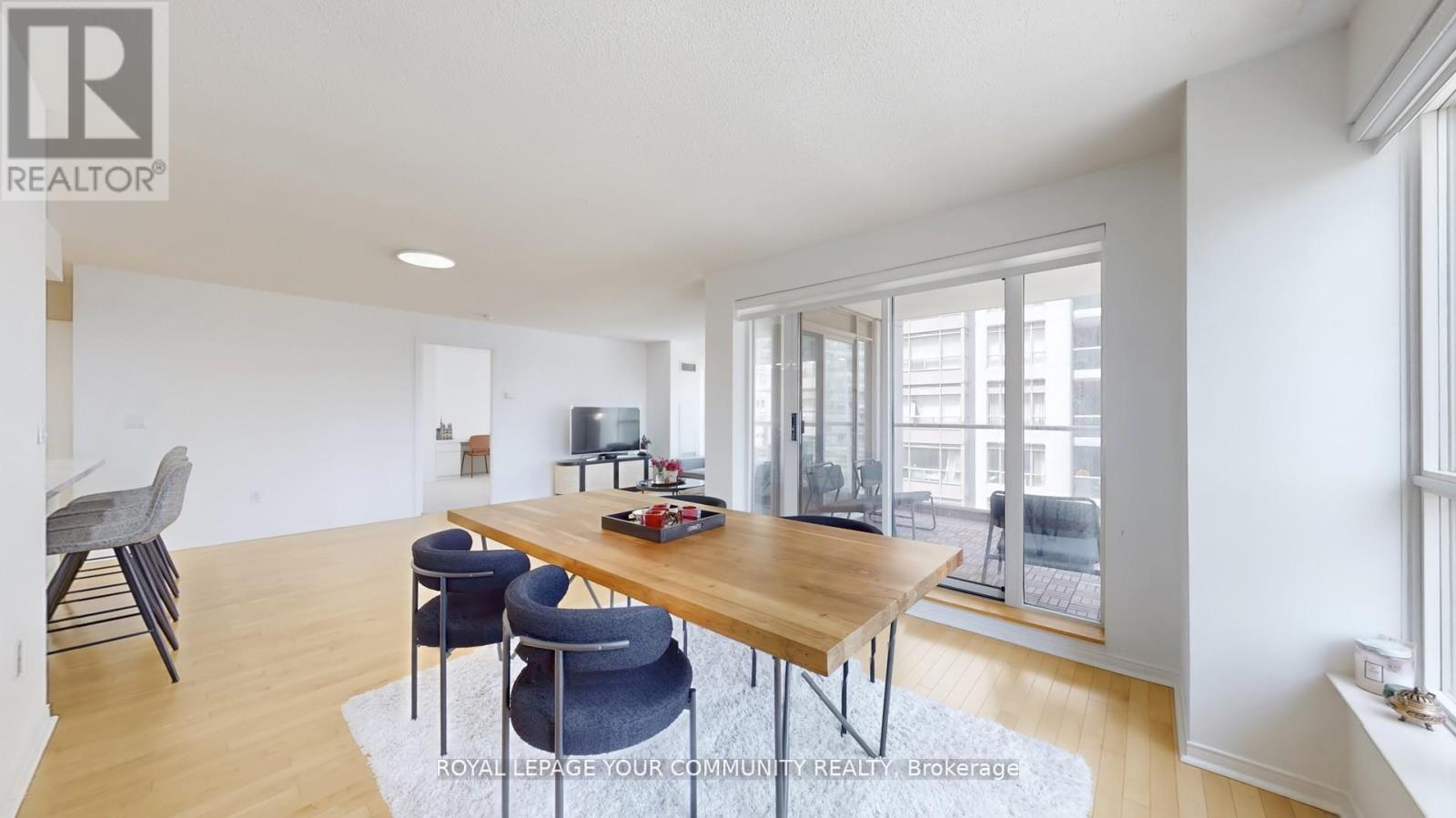 Photo 10 of 1609 909 Bay Street, Toronto ON