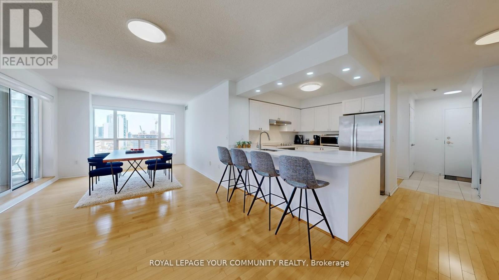 Photo 13 of 1609 909 Bay Street, Toronto ON