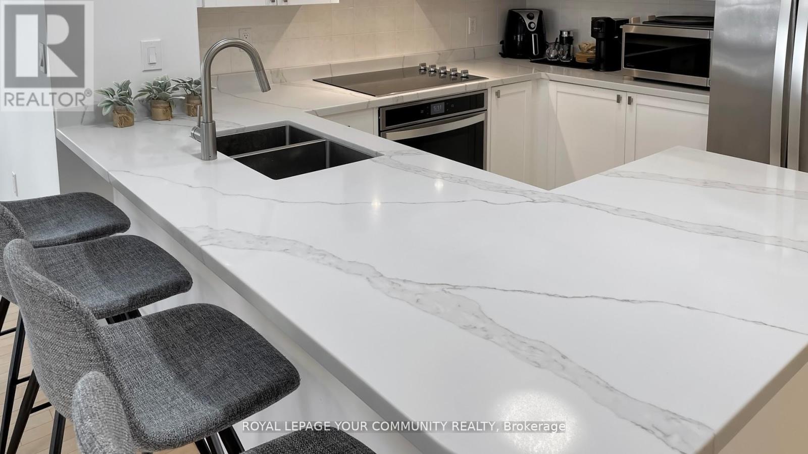 Photo 7 of 1609 909 Bay Street, Toronto ON