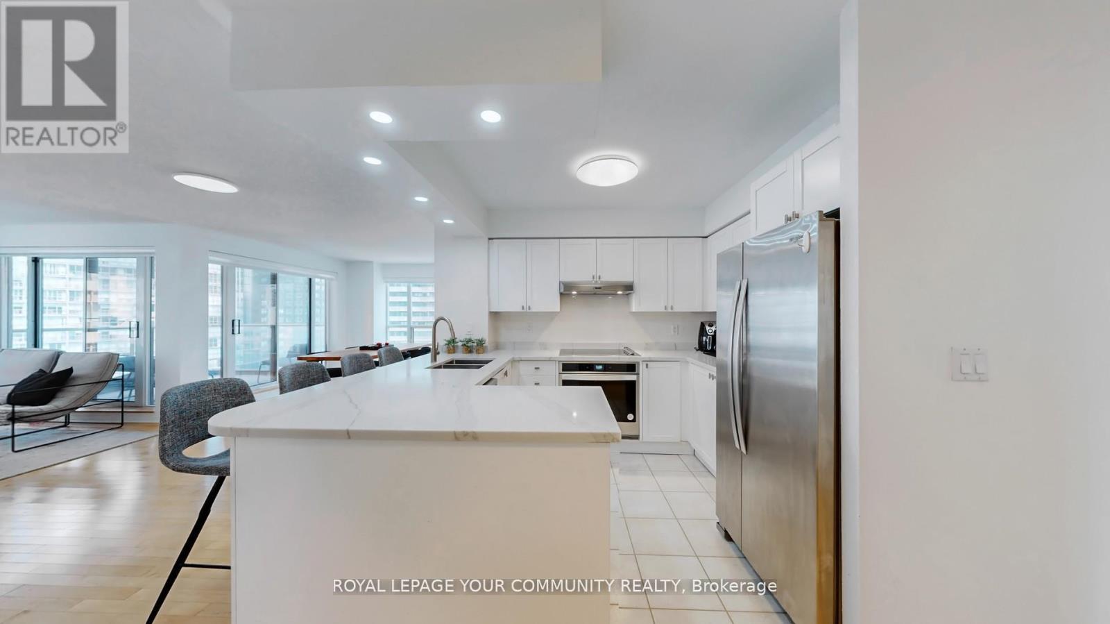 Photo 2 of 1609 909 Bay Street, Toronto ON