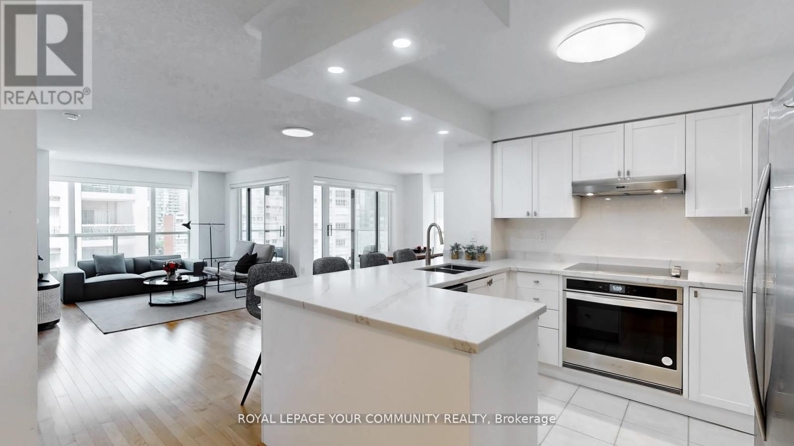 Photo 32 of 1609 909 Bay Street, Toronto ON