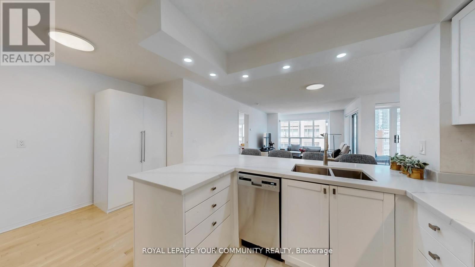 Photo 36 of 1609 909 Bay Street, Toronto ON