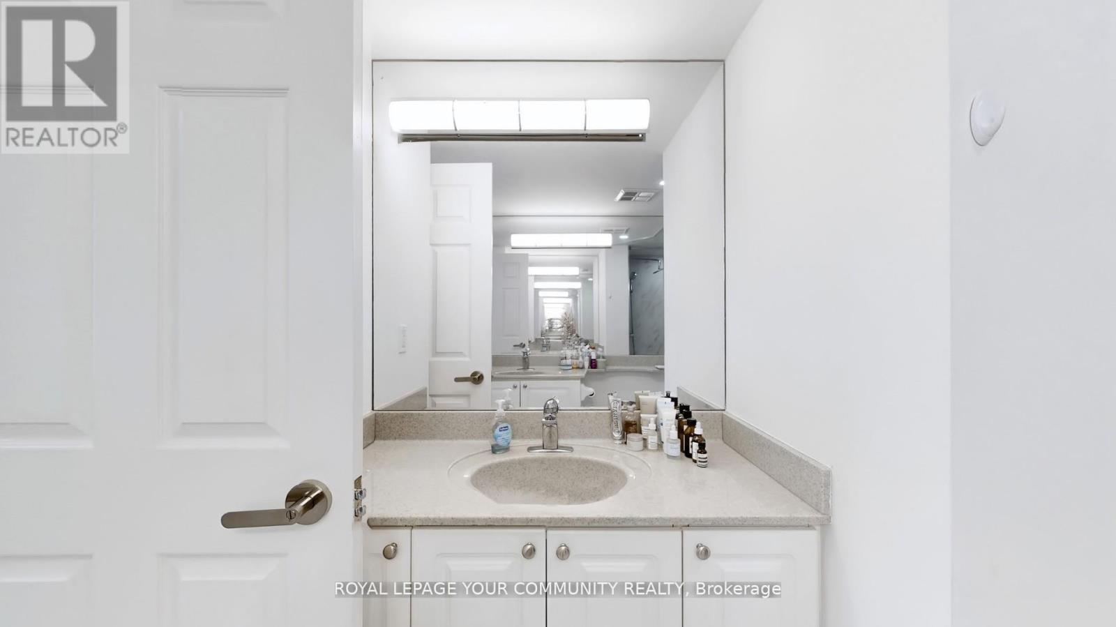 Photo 21 of 1609 909 Bay Street, Toronto ON