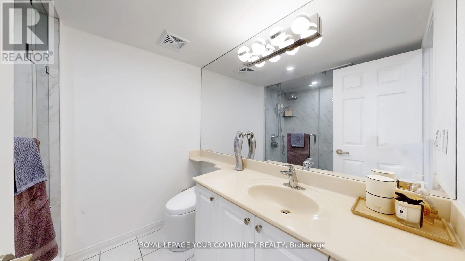 Photo 16 of 1609 909 Bay Street, Toronto ON