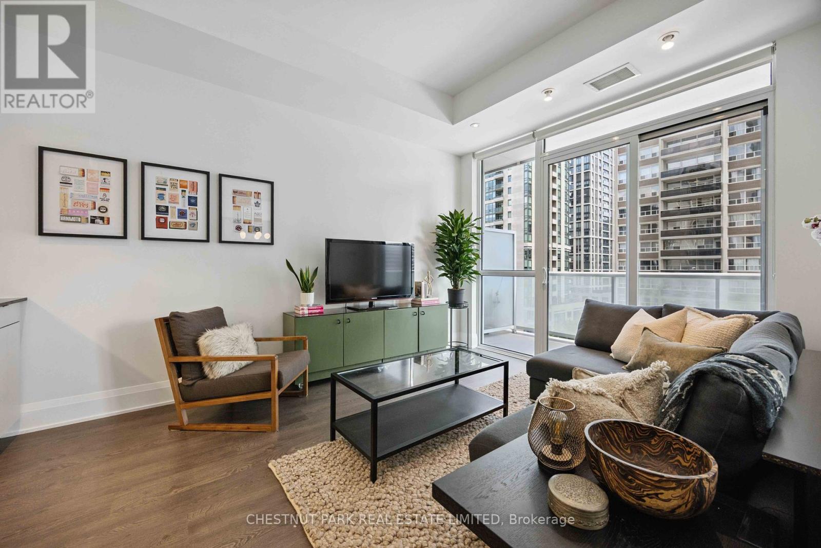 Photo 14 of 608 101 Erskine Avenue, Toronto ON