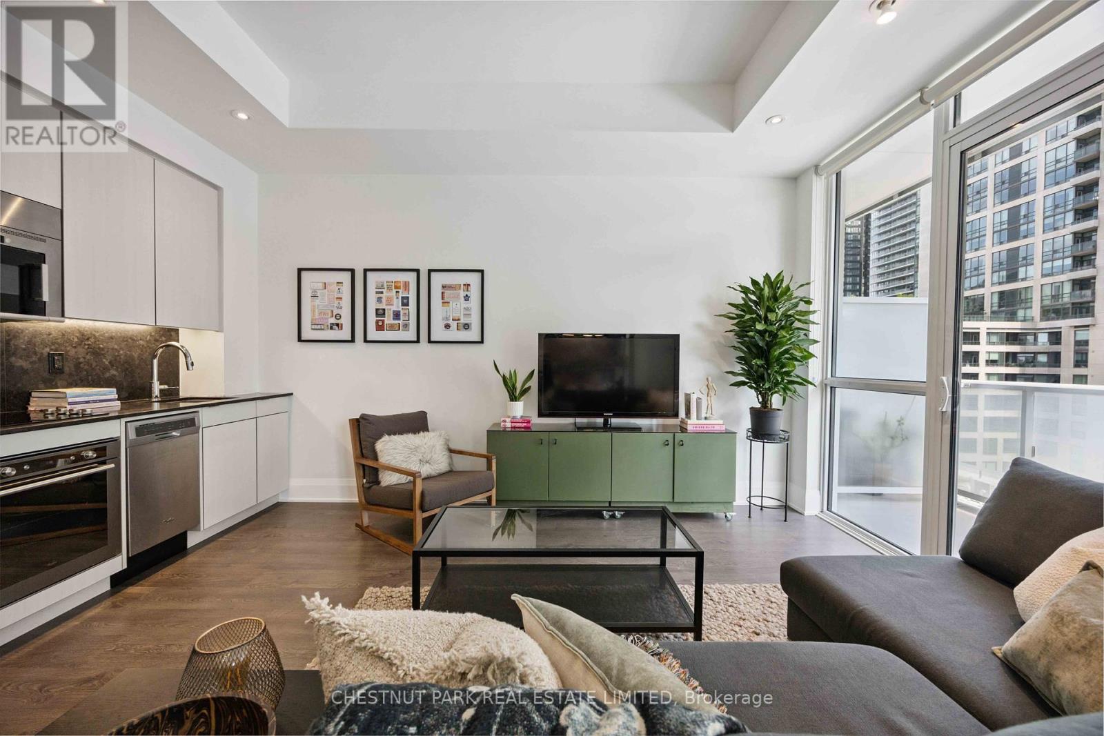 Photo 13 of 608 101 Erskine Avenue, Toronto ON