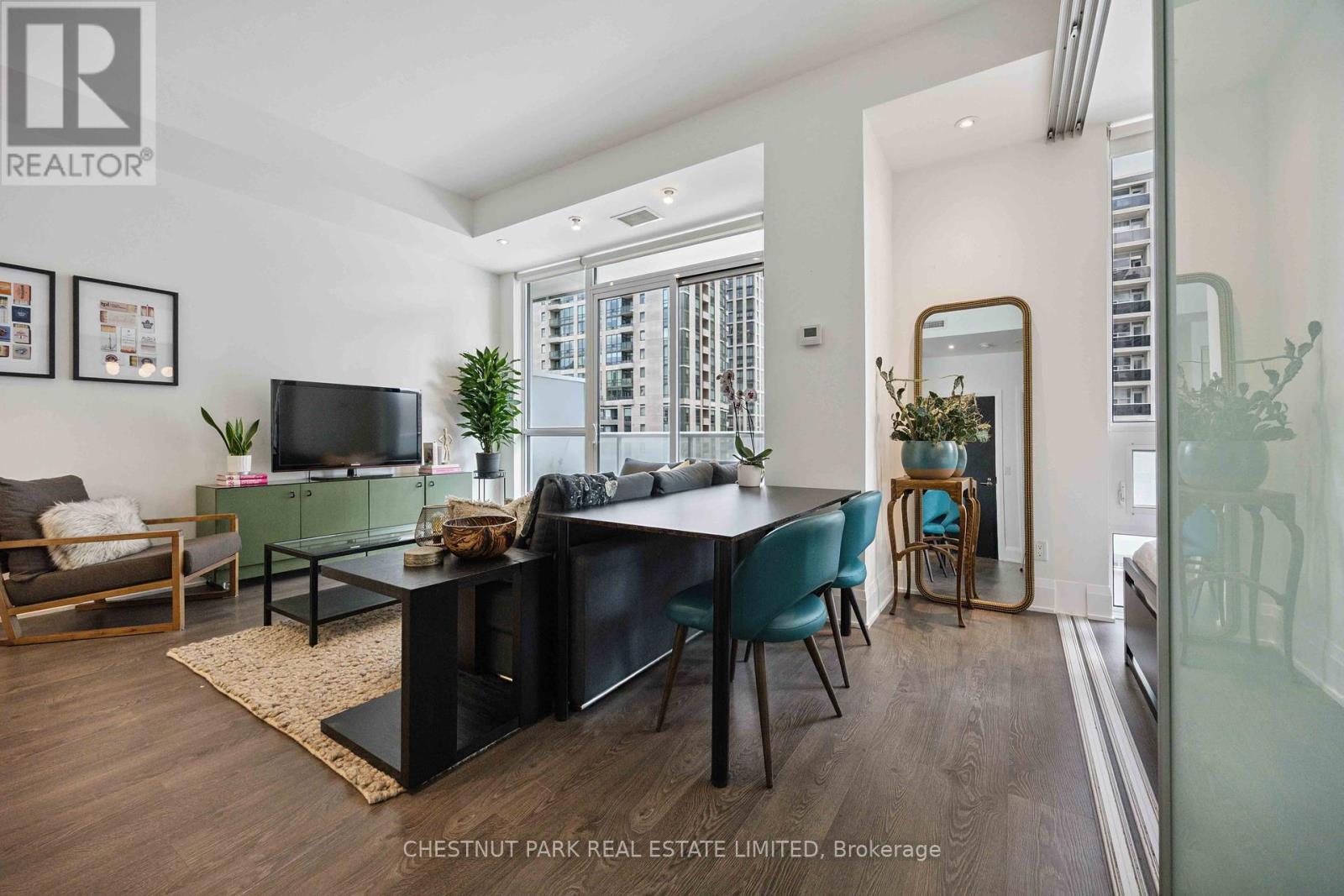 Photo 6 of 608 101 Erskine Avenue, Toronto ON