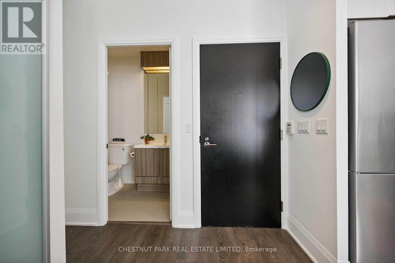 Photo 5 of 608 101 Erskine Avenue, Toronto ON