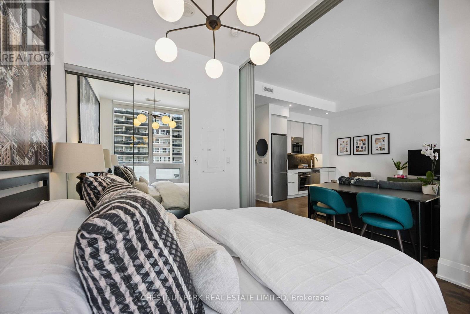 Photo 3 of 608 101 Erskine Avenue, Toronto ON