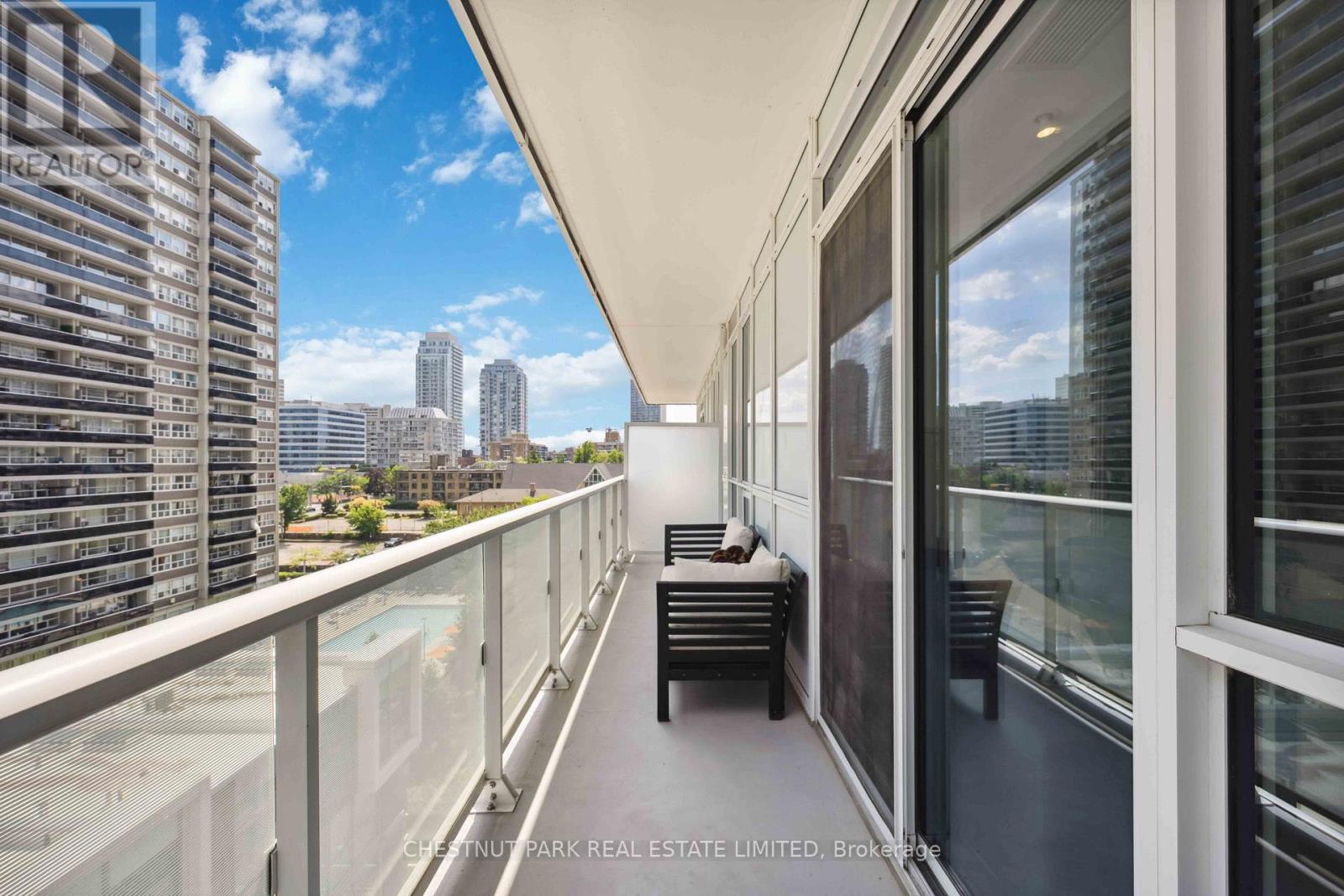 Photo 2 of 608 101 Erskine Avenue, Toronto ON