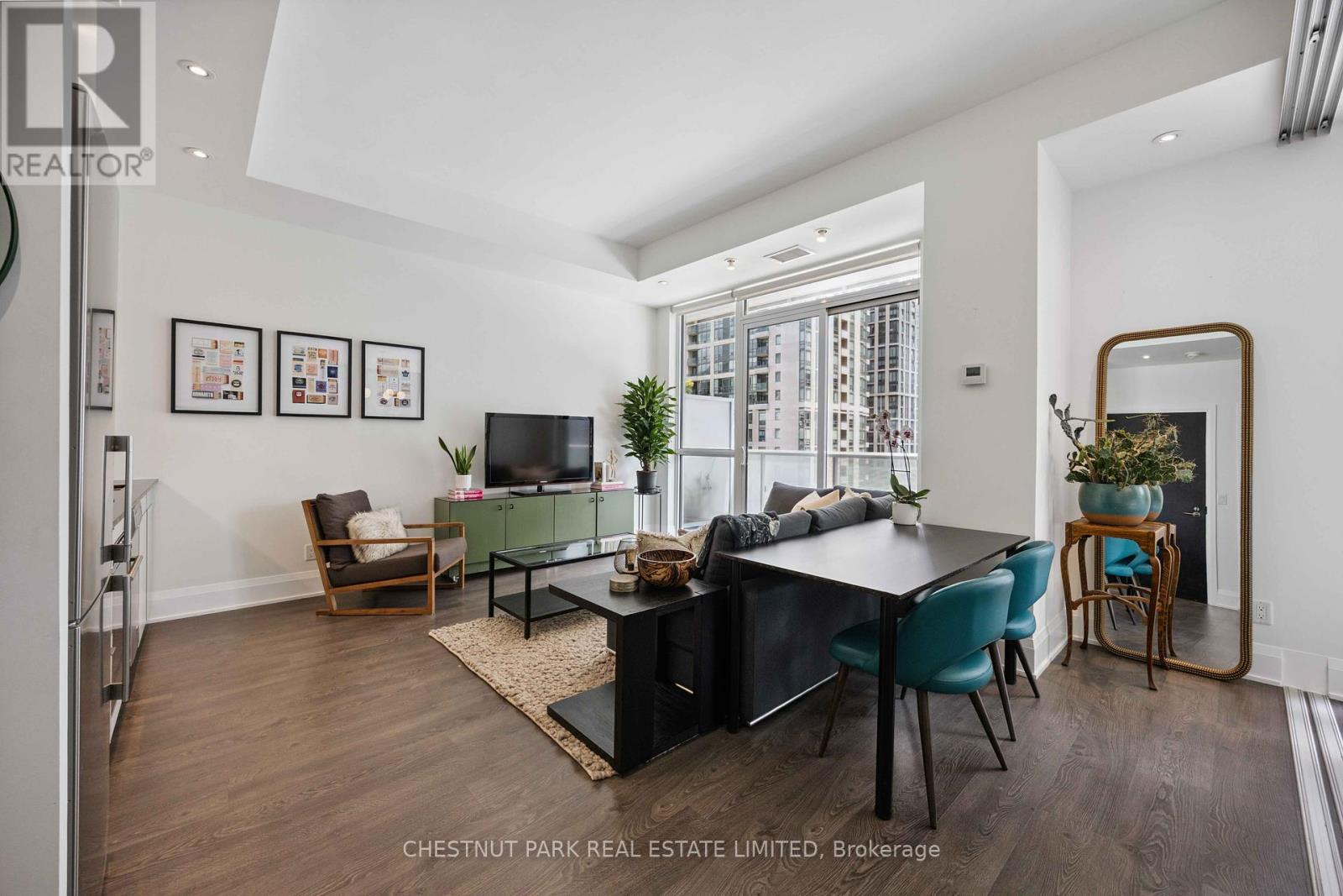 Photo 12 of 608 101 Erskine Avenue, Toronto ON