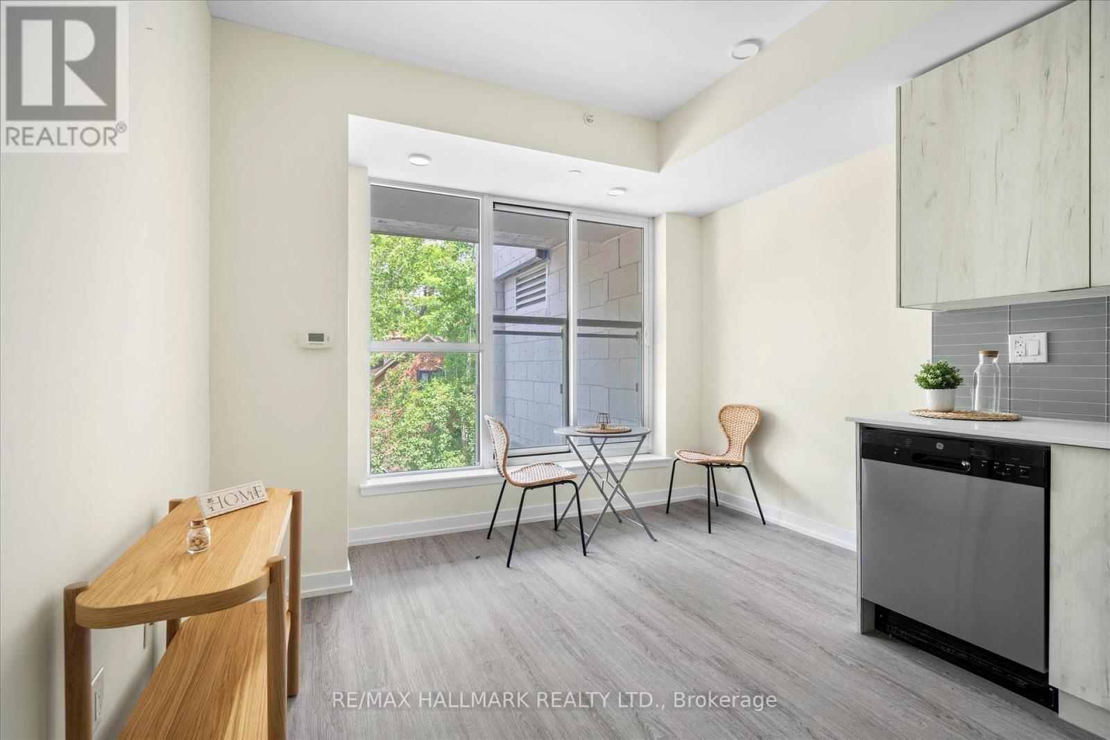 Photo 14 of 116 1350 Kingston Road, Toronto ON