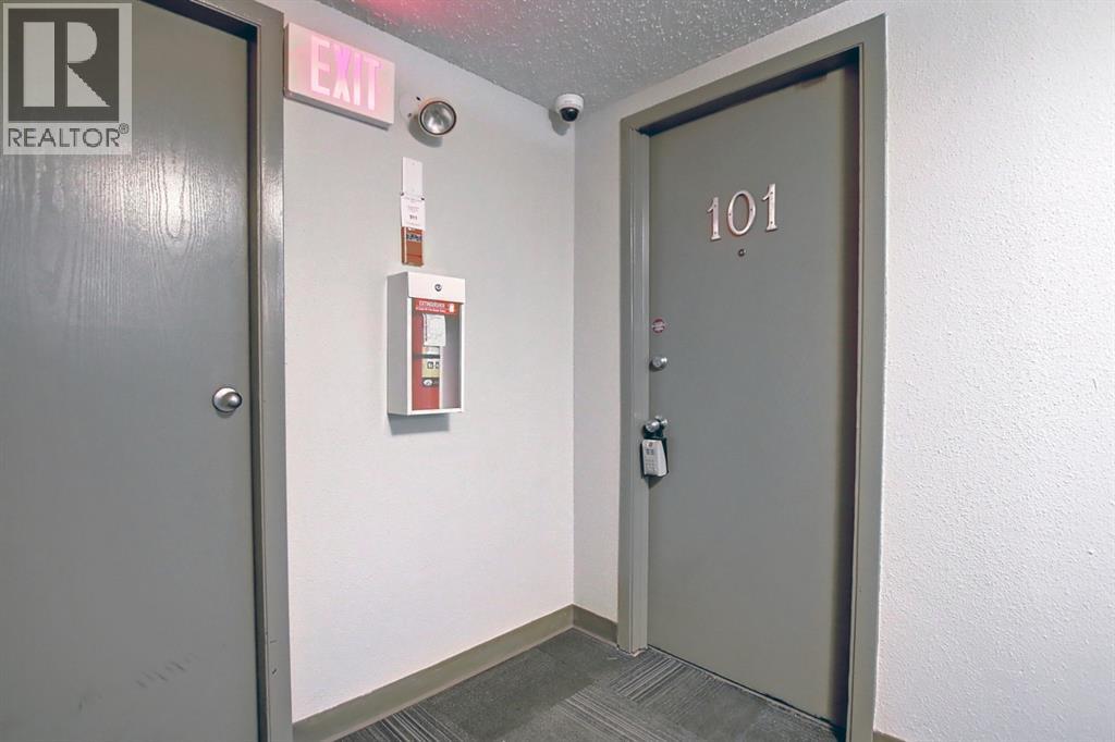 Single Family House for Sale in    Street NW Bowness Calgary 