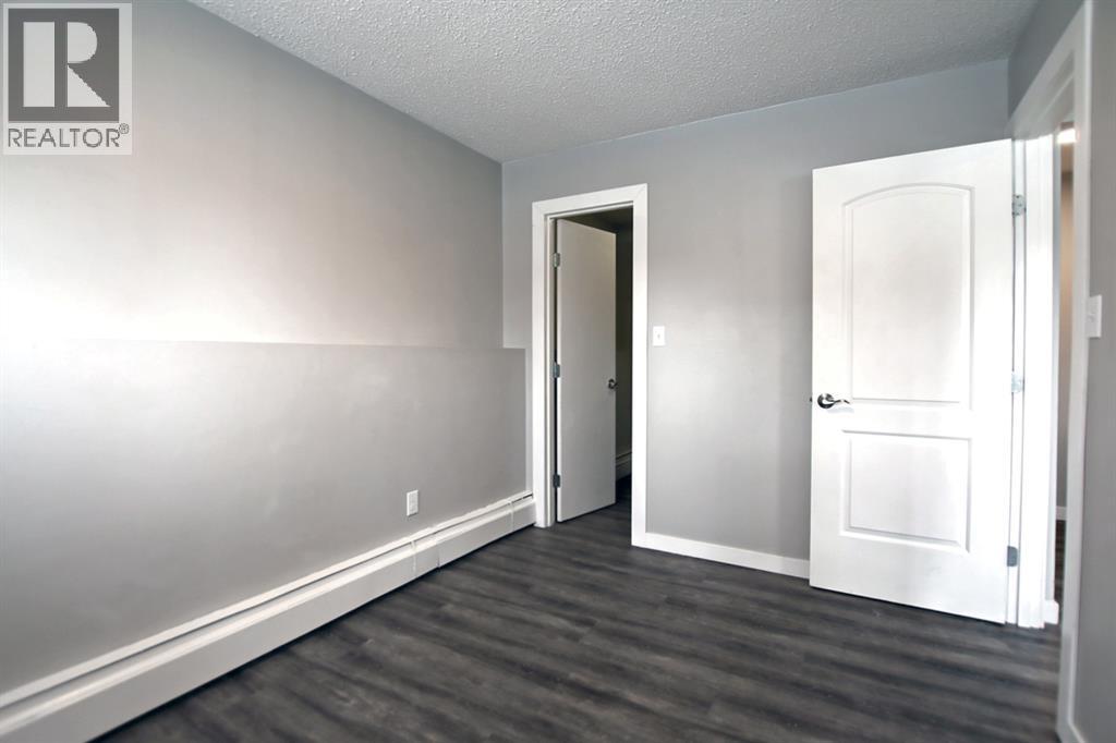 Single Family House for Sale in    Street NW Bowness Calgary 