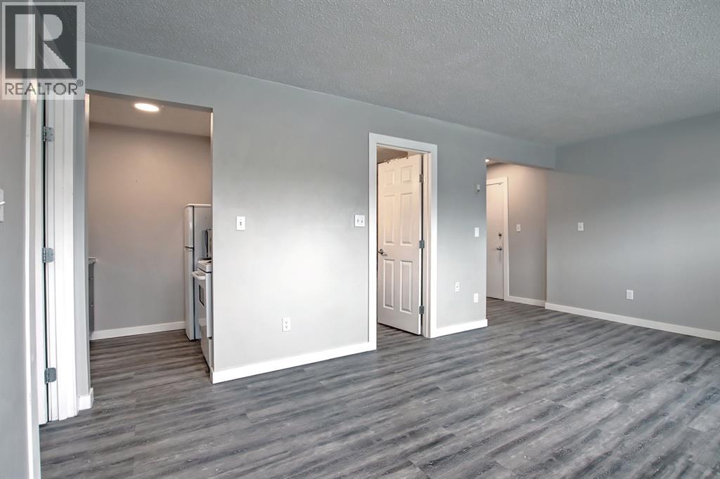 Single Family House for Sale in    Street NW Bowness Calgary 