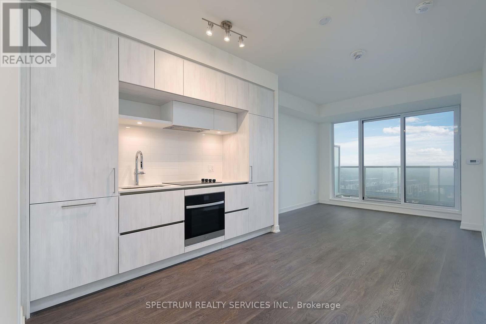 Photo 3 of 1022 2 David Eyer Road, Richmond Hill ON