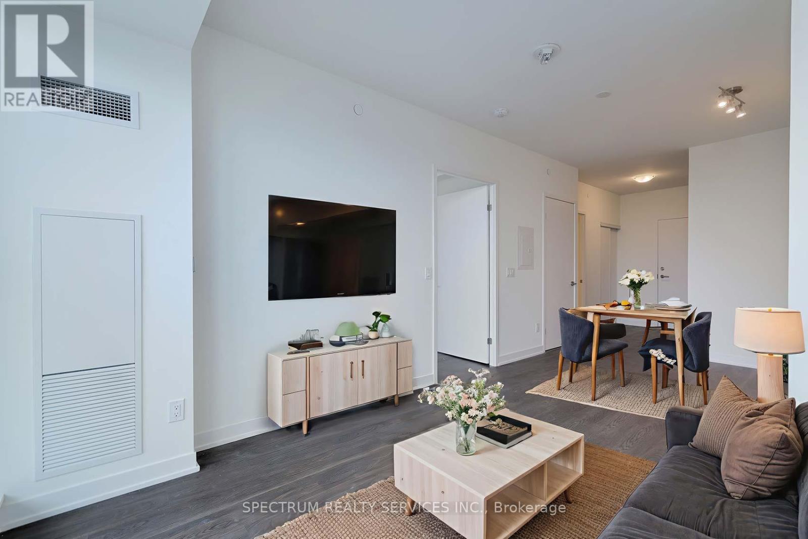 Photo 5 of 1022 2 David Eyer Road, Richmond Hill ON