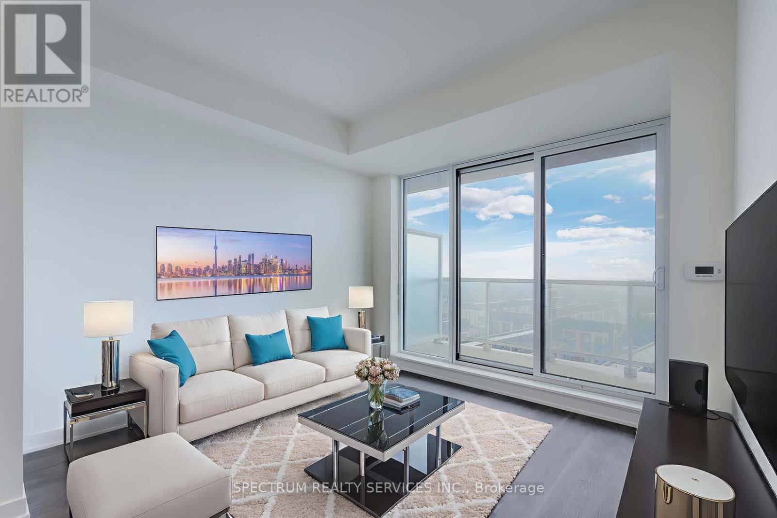 Photo 1 of 1022 2 David Eyer Road, Richmond Hill ON