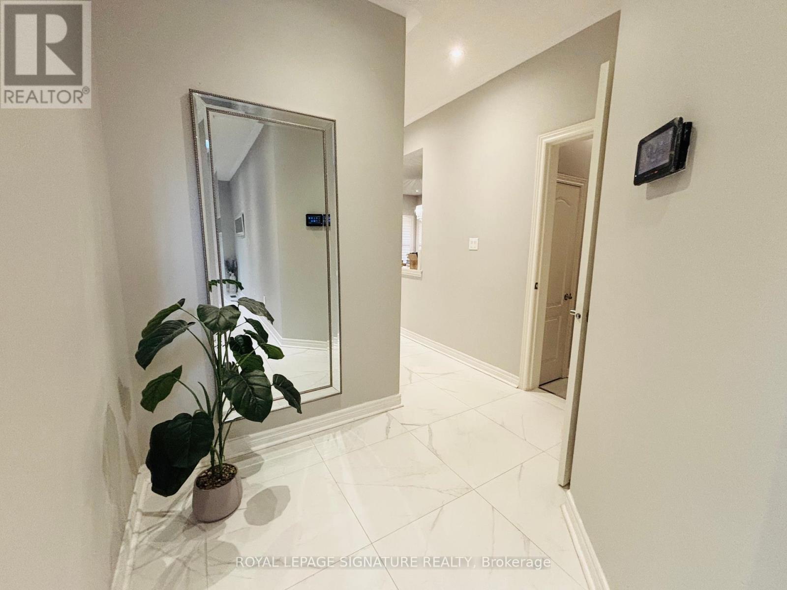 Photo 14 of 176 Mavrinac Boulevard, Aurora ON