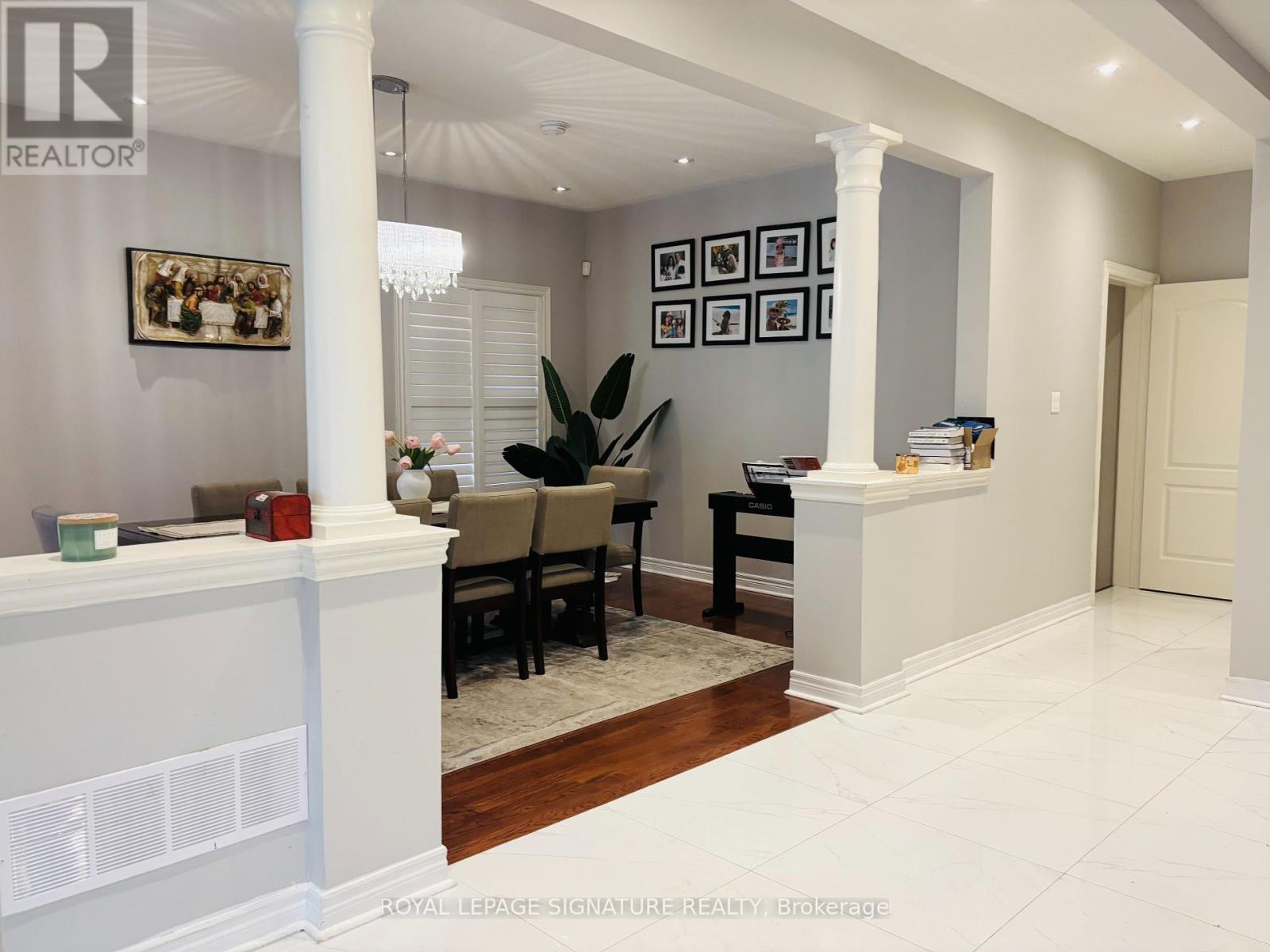 Photo 24 of 176 Mavrinac Boulevard, Aurora ON