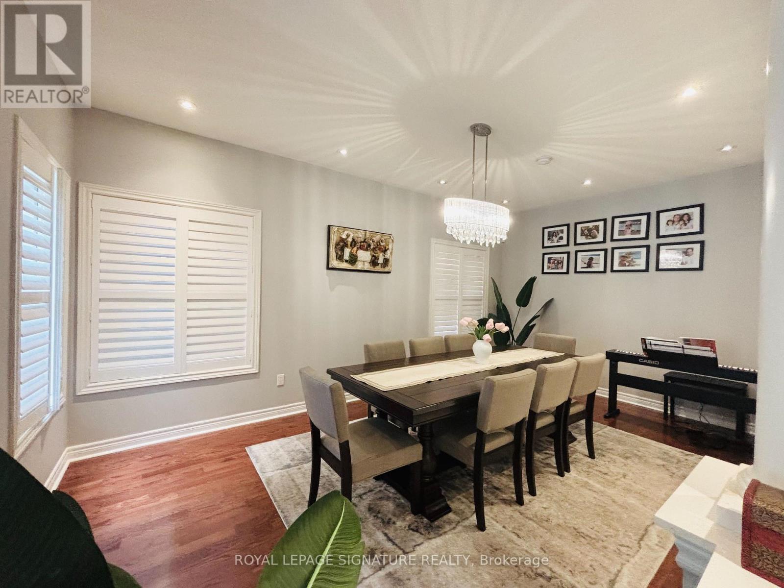 Photo 2 of 176 Mavrinac Boulevard, Aurora ON