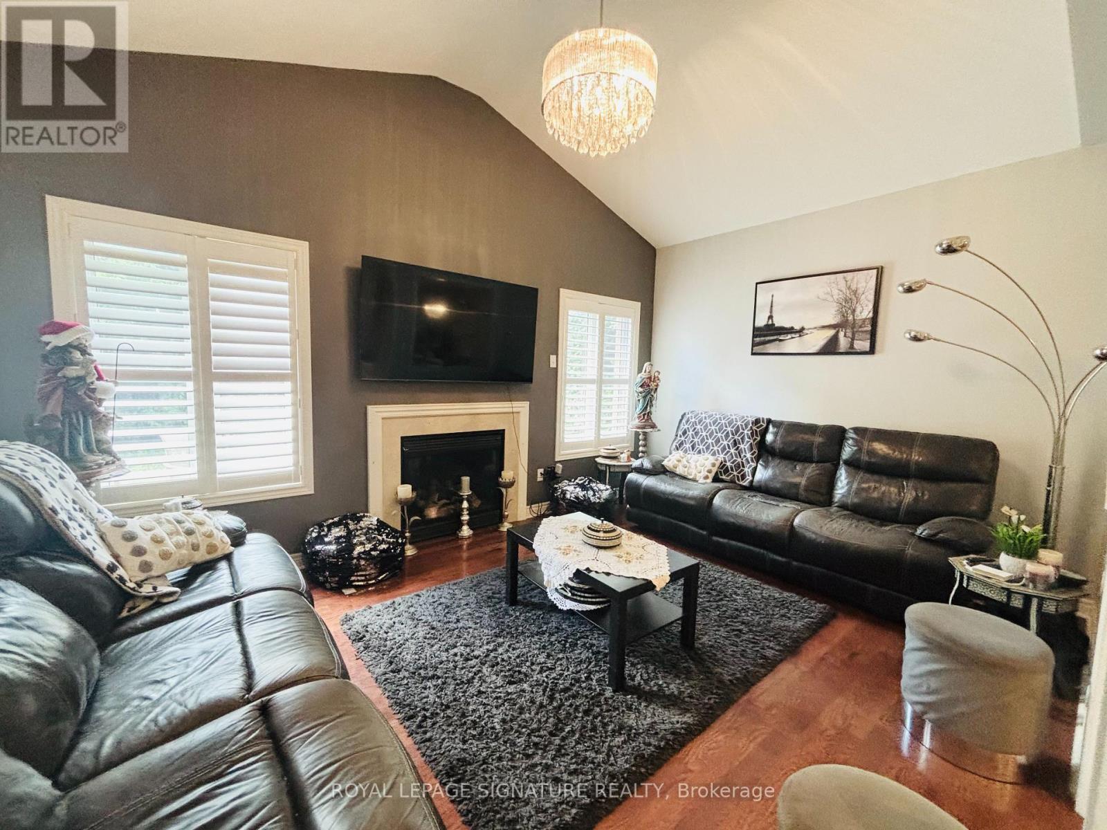 Photo 39 of 176 Mavrinac Boulevard, Aurora ON