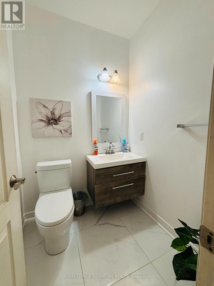 Photo 28 of 176 Mavrinac Boulevard, Aurora ON