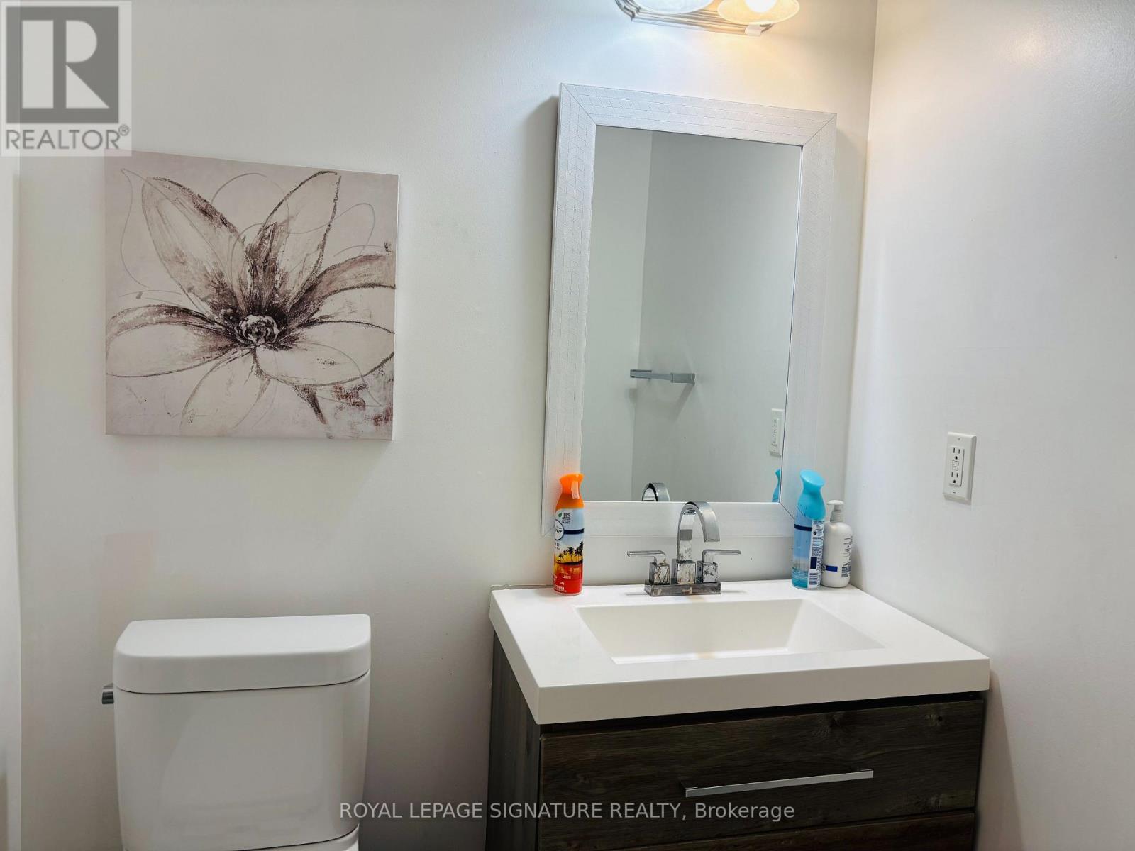 Photo 27 of 176 Mavrinac Boulevard, Aurora ON