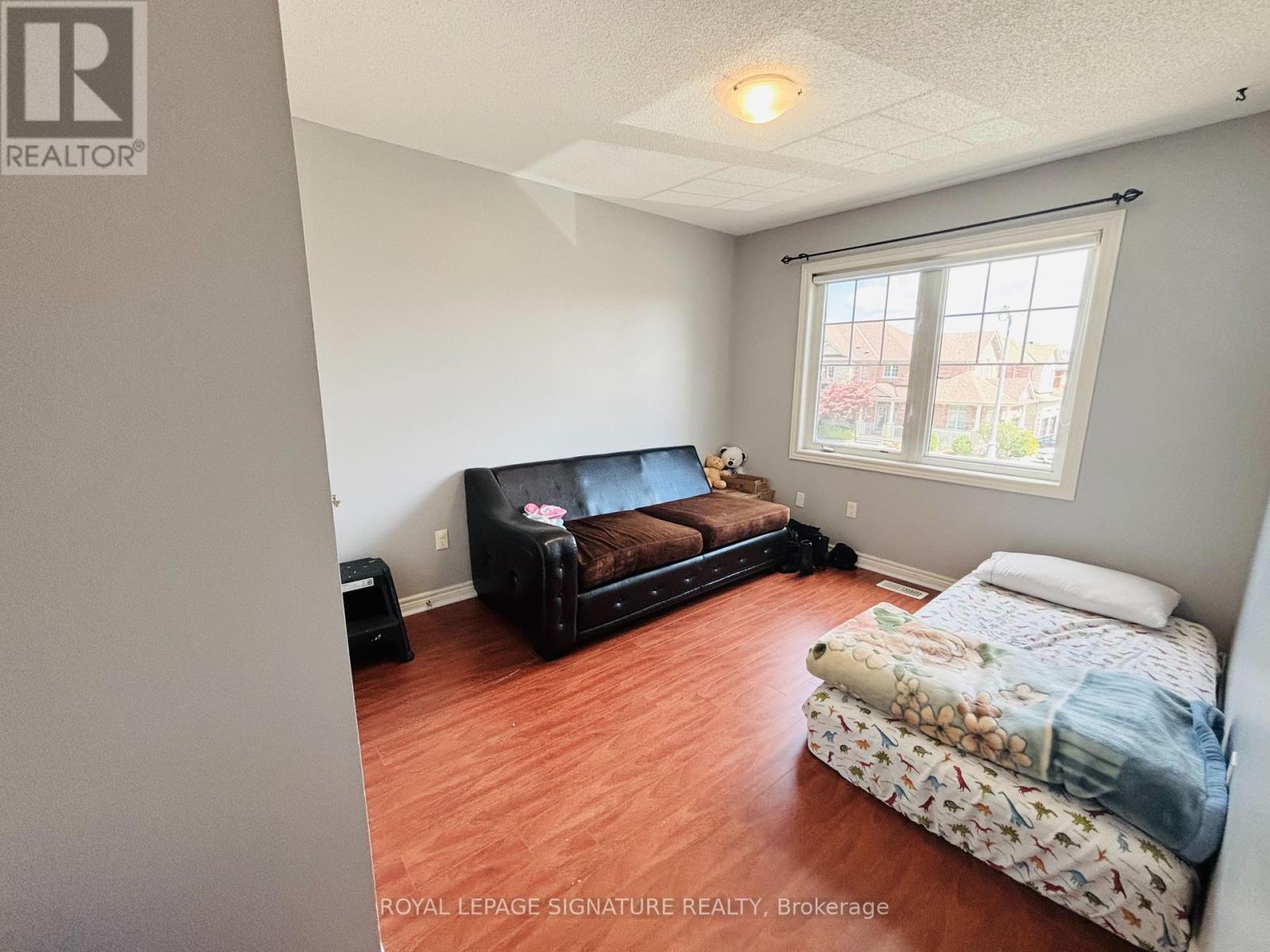 Photo 32 of 176 Mavrinac Boulevard, Aurora ON
