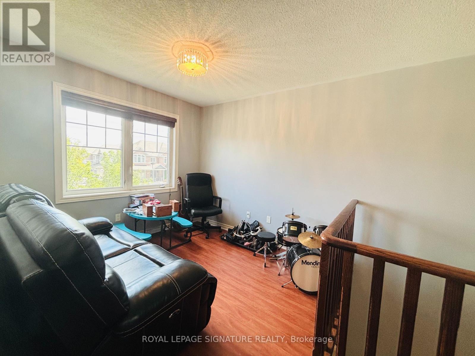 Photo 22 of 176 Mavrinac Boulevard, Aurora ON