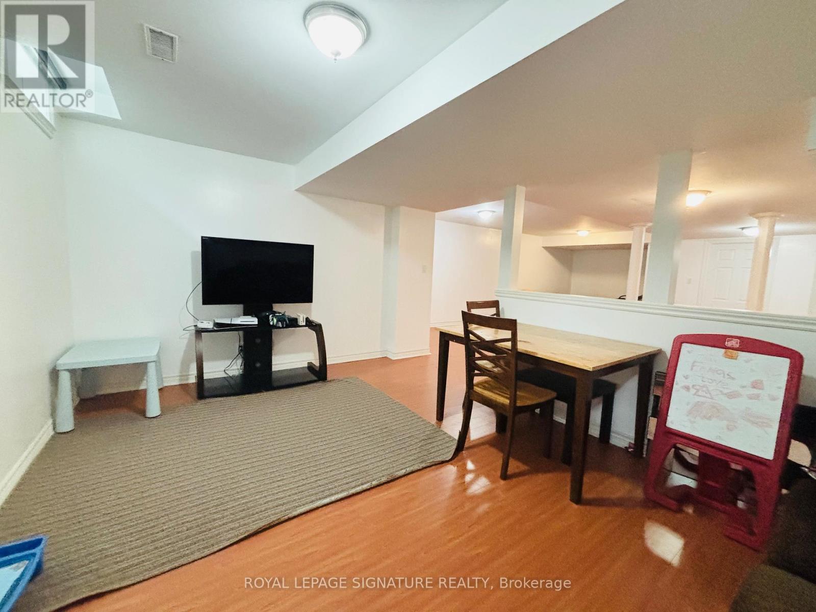 Photo 21 of 176 Mavrinac Boulevard, Aurora ON