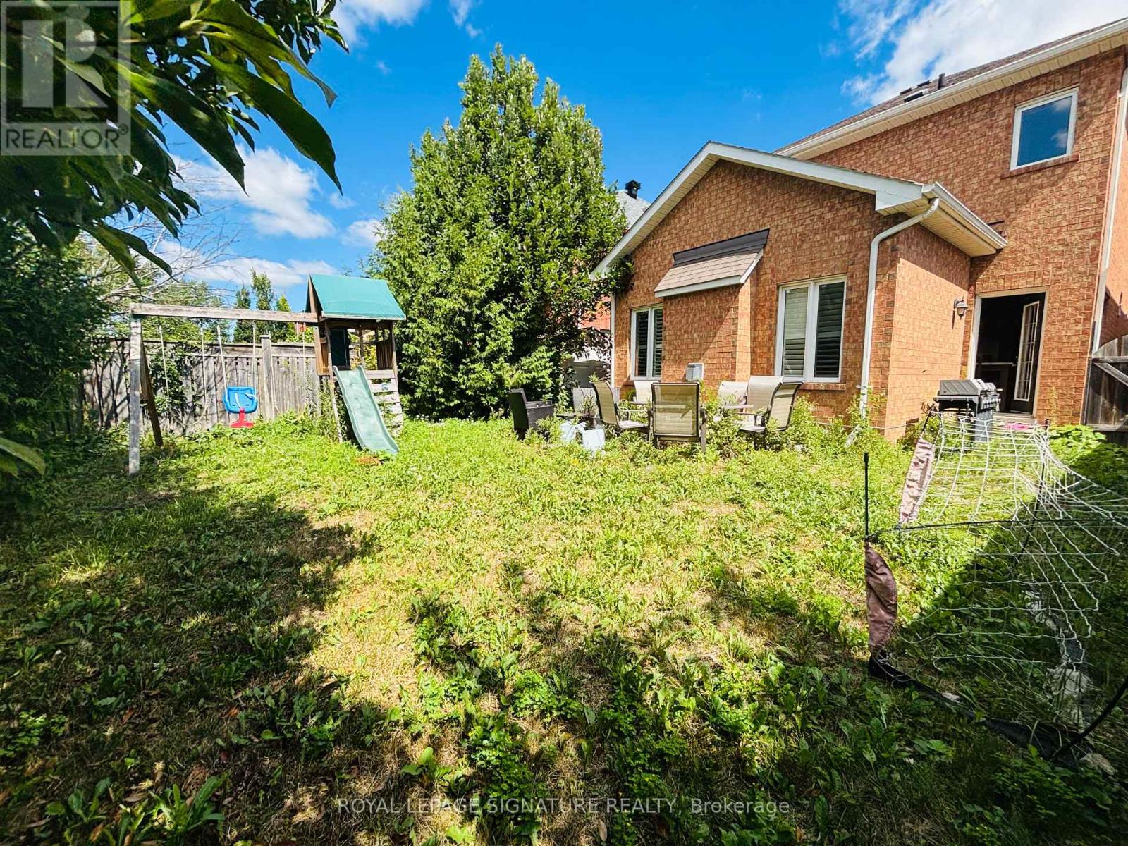 Photo 7 of 176 Mavrinac Boulevard, Aurora ON